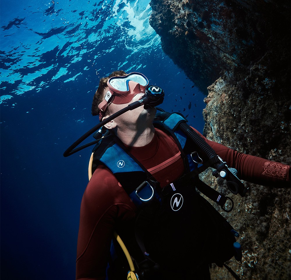 Product Details - AXIOM - Men's Dive BCD